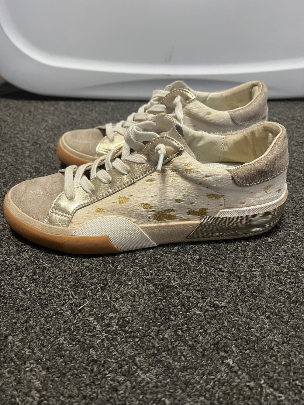 Dolce Vita Beige and Gold Accent Low-Top Sneakers